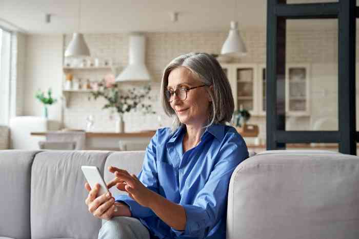 Woman reading on the phone