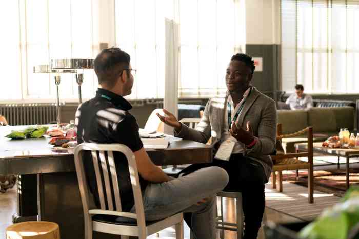 One-to-one conversation between two Healthcare professionals