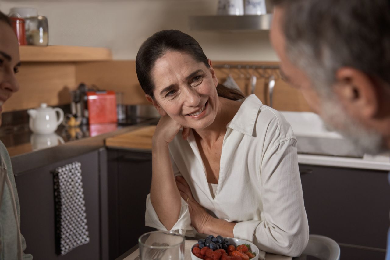 Femme discute avec son mari