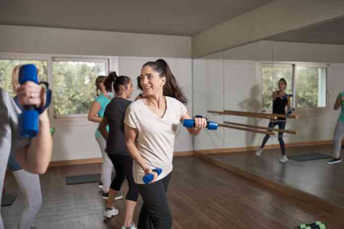 A man is tuning up his hearing aid via app for smartphone