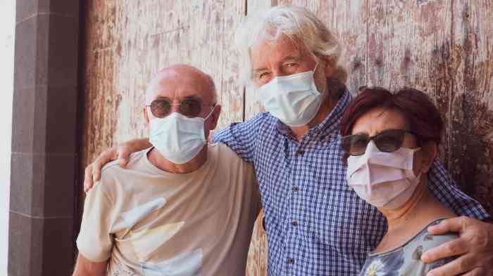 vrienden met mondmasker