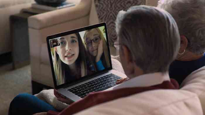 Couple en appel vidéo