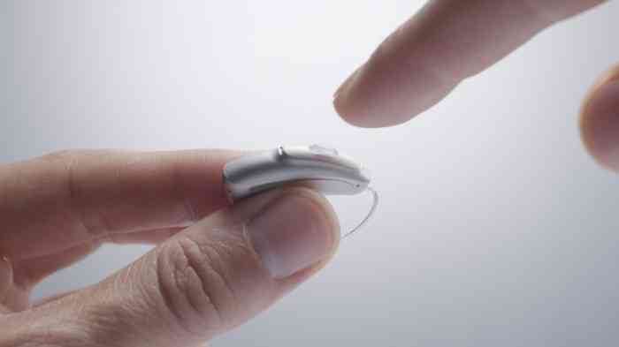 Behind-the-ear hearing aid control button