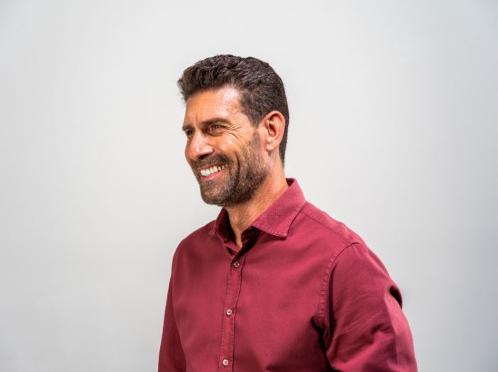 Man draagt Ampli-energy Micro RIC