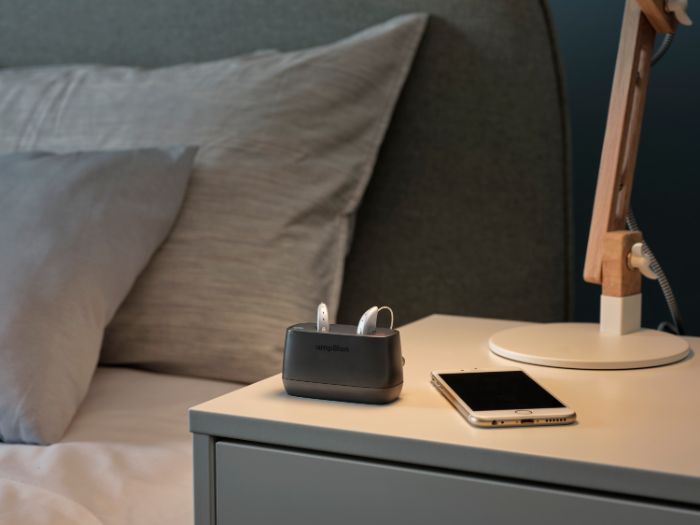 Nachtkastje en hoortoestellen