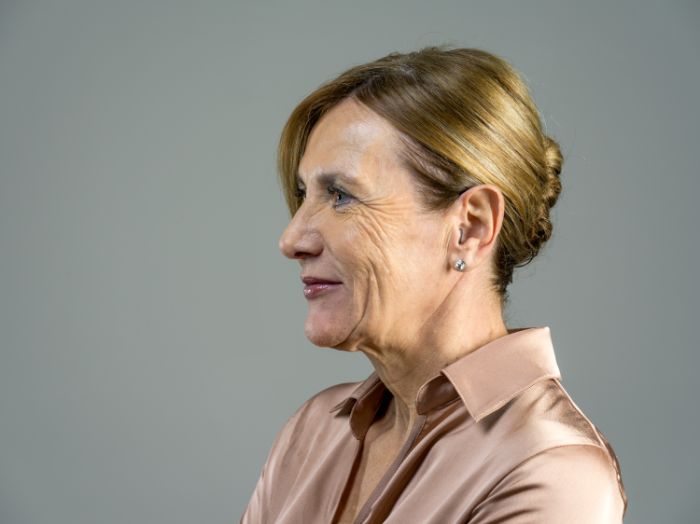 Vrouw gezien in profiel