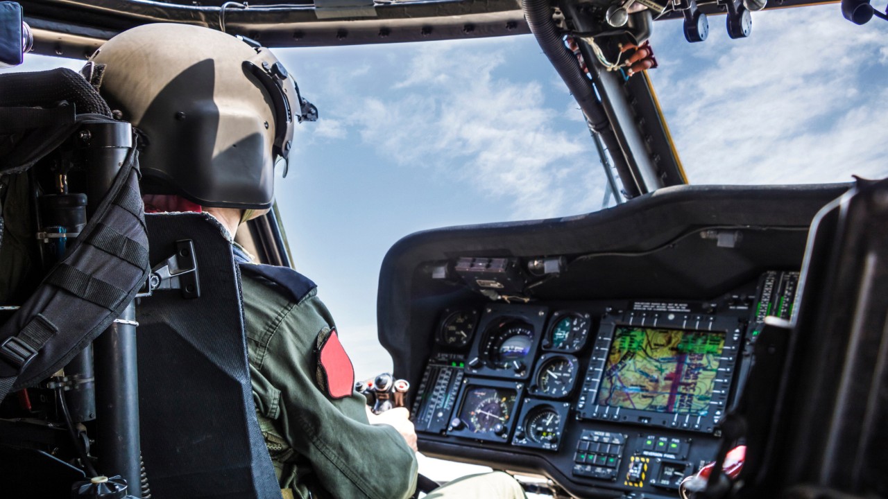 Ein Helikopterpilot der Armee