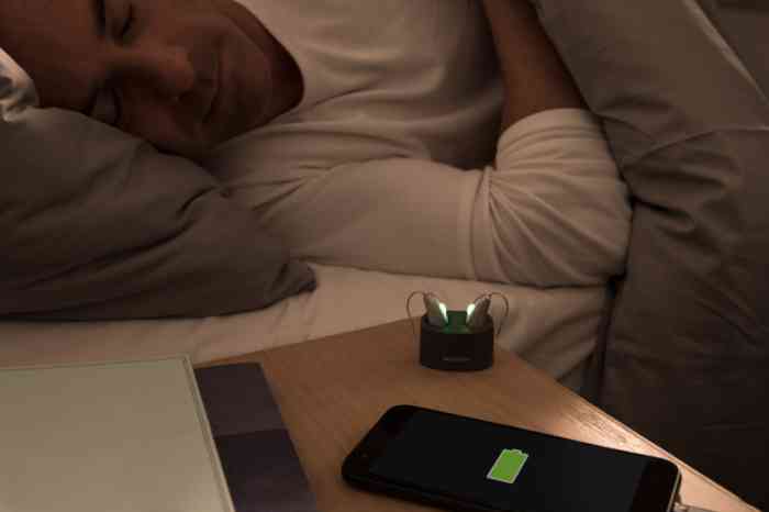 Charging hearing aids during the night as a smartphone