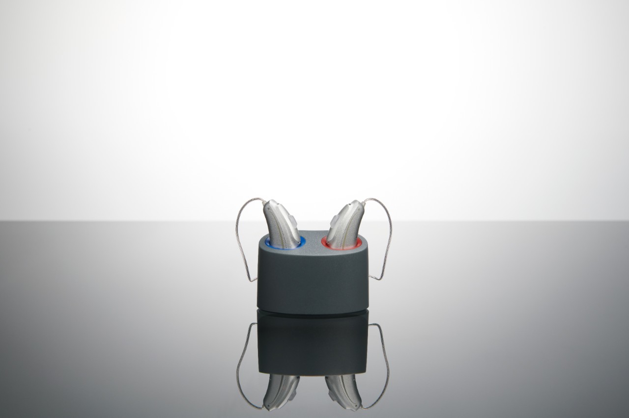 Support pour recharger ses appareils auditifs Amplifon rechargeables. 
