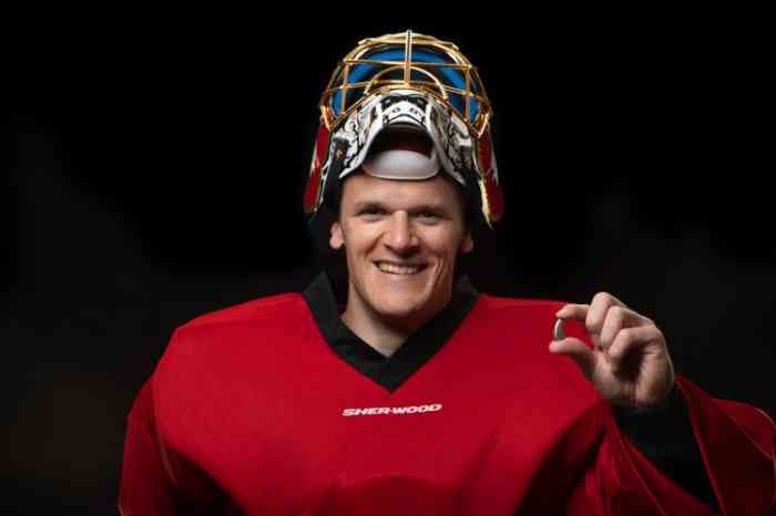 Leonardo Genoni, portiere della nazionale di hockey su ghiaccio e portatore di apparecchi acustici