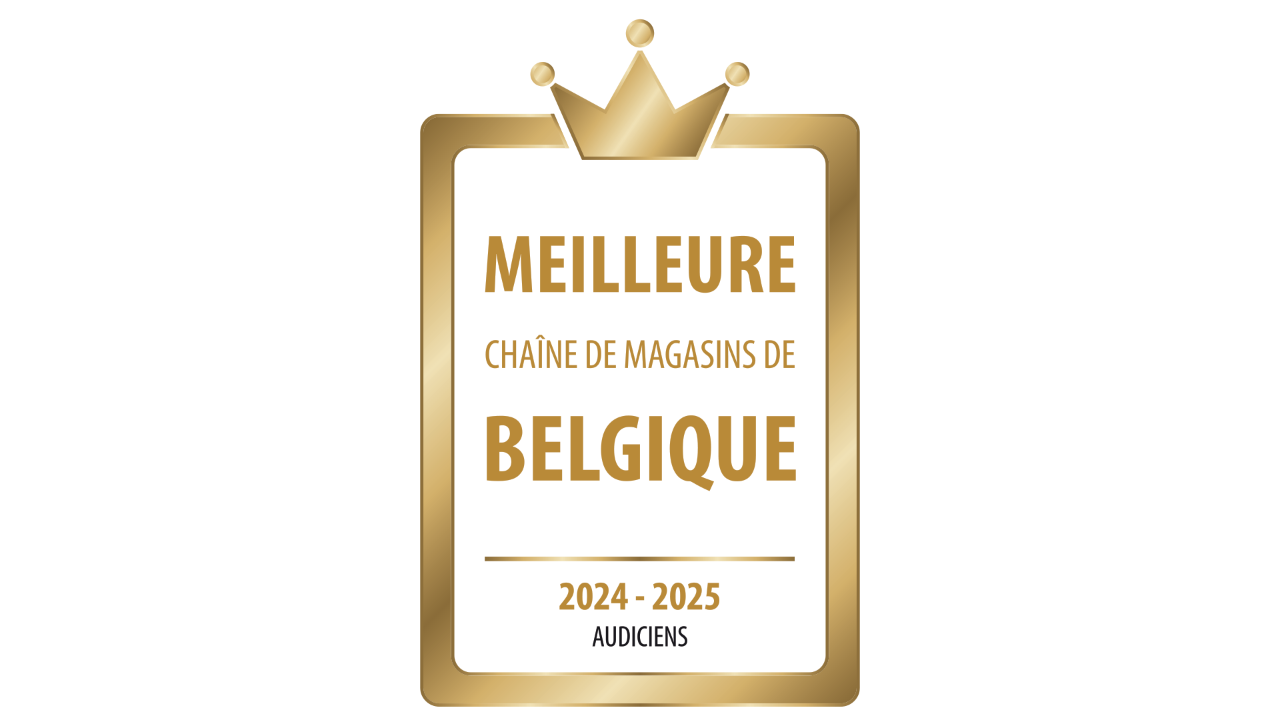 femme portant aide auditive